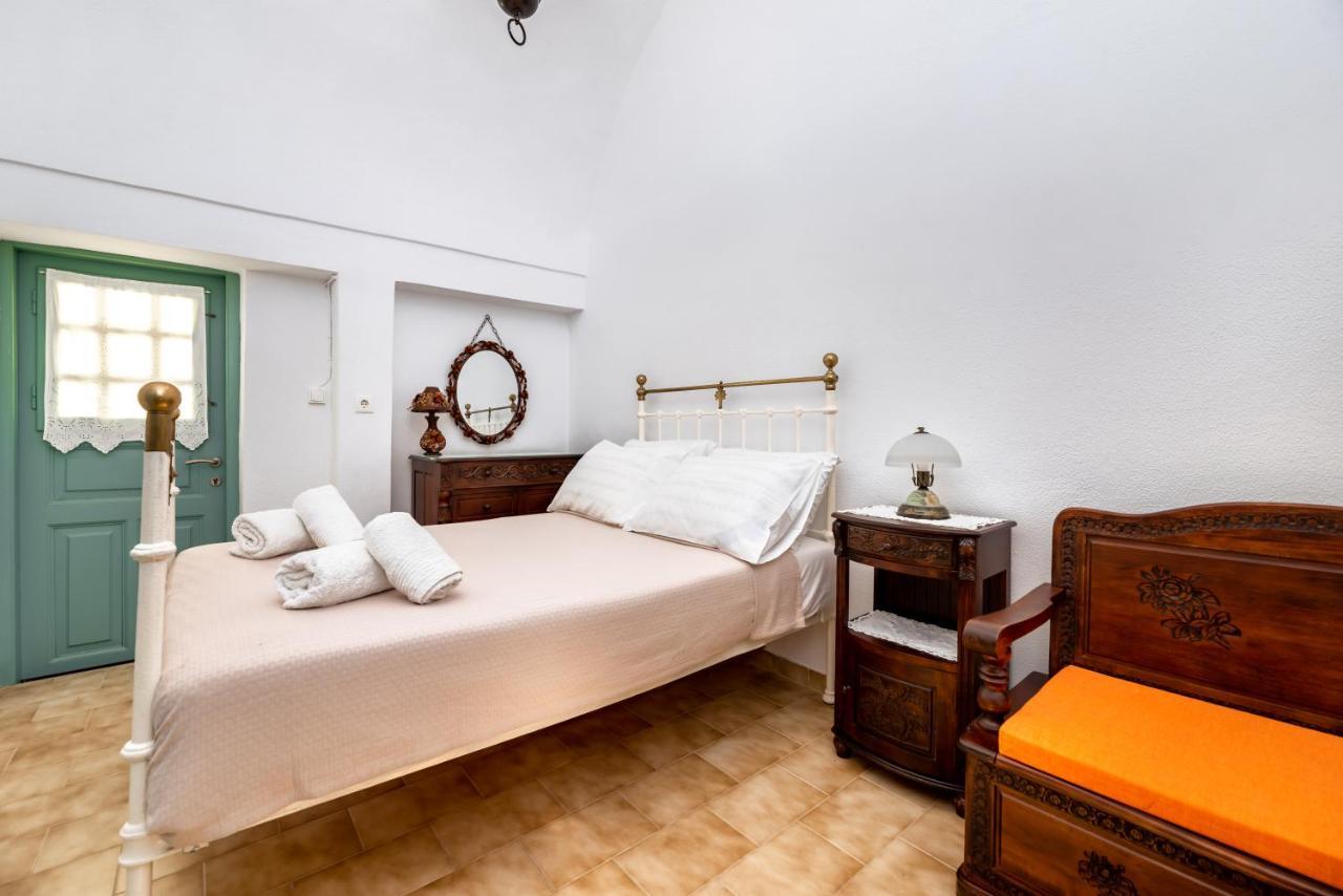 Authentic Santorinian Home Experience Fira (Santorini) Exterior foto