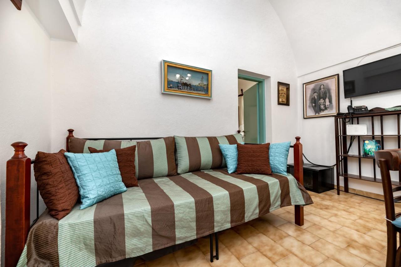 Authentic Santorinian Home Experience Fira (Santorini) Exterior foto